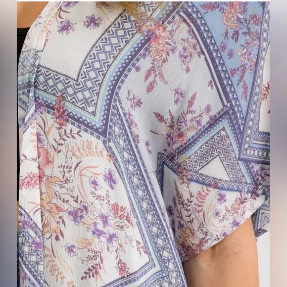 124. Bohemian Short Sleeve Ruffle Bottom Hem Kimono - Picture 2 of 4